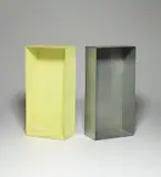 Joseph Beuys, Mit Schwefel überzogene Zinkkiste (tamponierte Ecke) (Sulphur-Covered Zinc Box (Plugged Corner)) (S. 21)