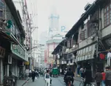 Thomas Struth, Zhejiang Zhong Lu, Shanghai, 1997, Chromogenic print