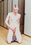 Wolfgang Tillmans, Kneeling nude, 1997, Chromogenic print