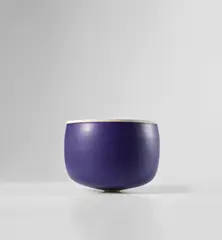 Alev Ebüzziya Siesbye, Bowl, 1986, Stoneware, lapis lazuli blue glaze, unglazed band and light blue lip