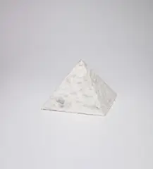 Jorge Eielson, Piramide, 1990, wood, plastic and white cotton
