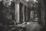 Kenro Izu, Angkor # 79, Platinum palladium print