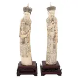 Pareja Imperial, CHINA, PRINCIPIOS DEL SIGLO XX, Tallas en marfil esgrafiado y entintado con bases de madera tallada y calada