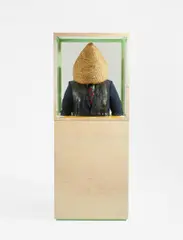 Robert Elfgen, honeymanymän, 2010, Verschiedene Materialien (Holz, Glas, Stoff und Farbe)