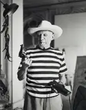 André Villers, Picasso with the revolver and hat gifted by Gary Cooper