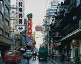 Thomas Struth, Huanghe Lu, Shanghai, 1997, c-print