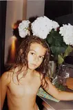 Juergen Teller, Lola with Nits, 2005, c-print