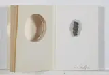 C. O. Paeffgen, Eine Aktion, 1975, Buchobjekt. Mit Draht umwickelte Garnrolle auf Buchseite, darüberliegende Seiten ausgestanzt