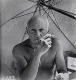 Willy Maywald, Pablo Picasso, 1947, am Strand nahe Vallauris, Späterer Abzug. Gelatinesilberabzug