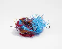 Björn Braun, Ohne Titel (Nest), 2010, Textilschnur, Draht, Wolle