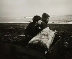 Chris Killip, Rocker and Rosie Going Home, Seacoal Beach, Lynemouth, Northumberland, 1984, Gelatin silver print