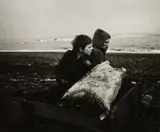 Chris Killip, Rocker and Rosie Going Home, Seacoal Beach, Lynemouth, Northumberland, 1984, Gelatin silver print