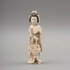 Dama Oriental, JAPÓN, SIGLO XX, Talla en marfil entintado y esgrafiado