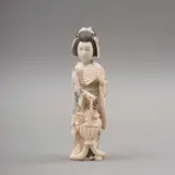 Dama Oriental, JAPÓN, SIGLO XX, Talla en marfil entintado y esgrafiado