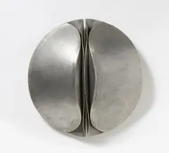 Ohne Titel by Erich Hauser, 1966, Edelstahl, sold Jun 2020