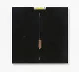Timm Ulrichs, Selbstjustierbares Wasserwaagen- und Lotbild, 1968, Wasserwaage und Lot auf schwarz lackierter Spanplatte