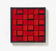 Klaus Staudt, Ohne Titel, 1969, 36 quadratische rote Plexiglasscheiben auf schwarzem Karton. In Kastenrahmen