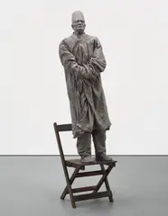 Juan Muñoz, Standing Arab with Fez, 1998, polyester resin and steel
