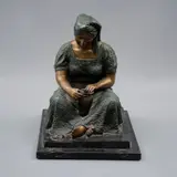 Anónimo, Mujer con vasija, Escultura en bronce