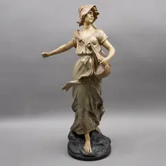 MUJER RECOLECTORA by Firma No Identificada, Escultura en terracota, offered May 2022