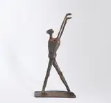 Heinrich Kirchner, Bewegung mit dem erschaffenden Geist, Bronze, braun patiniert auf Darstellungsmaß: 32cm