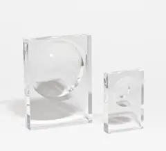 2 Stelen (Linsenobjekte) by Adolf Luther, 1983, Plexiglas mit konkaven Wölbungen, sold Jun 2020