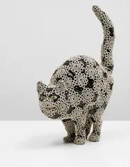 Joana Vasconcelos, Poe, 2012, Rafael Bordalo Pinheiro faience painted with ceramic glaze, handmade cotton crochet