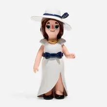 César Piette, The Modern Lady, 2020, painted cast resin