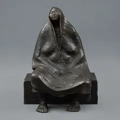 Mujer sentada by Anónimo, Escultura en bronce, offered Apr 2022