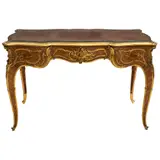 Escritorio, SIGLO XX, Talla en madera con cubierta de vidrio y aplicaciones en bronce con motivos vegetales