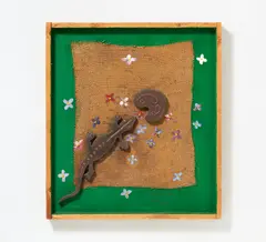 Anatol Herzfeld, Erster Frühlingstag, 1988, Holzschnitzereien, Jute und Malerei (Acryl) auf Holz