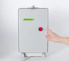 Malte Bartsch, Time machine, 2019, Thermodrucker mit Papier, Kabel und Stecker