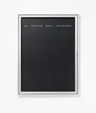 Bethan Huws, "WV 010 004" (ALL ARTISTS MAKE ARTWORKS), 1999, Aluminiumkasten mit Plexiglasfront, steckbare weiße Kunststoffbuchstaben auf schwarzer Kunststoffrückwand