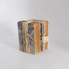 Dirk Hupe, Konvolut von 2 Objekten, 1993, Jeweils: Holz, Stoff, Garn und Tackernadeln