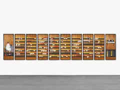 Andrea Zittel, Free Running Rhythms and Patterns Version II, 2000, Mixed Media (Walnusspaneele, Latex- und Ölfarbe, Vinylfolie, C-Prints, Holzrahmen und Plexiglas)