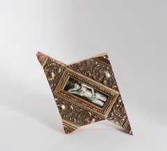 Tim Ernst, "The Woman who died in her sleep", 2006, Öl auf Holz in gefrästem Rahmen