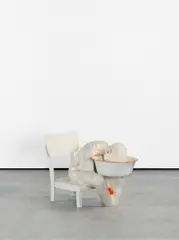 Gregor Gaida, Lateral III, 2007, Holz, Farbe, Schüssel und Waschpulver