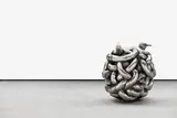 Thomas Lerooy, The Pellet, 2008, Weißbronze, schwarz patiniert und poliert