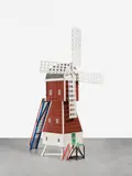 Andreas Slominski, Ohne Titel (Mühle), 1998, Mixed Media (Holz, Metall, Dachpappe, Plastikrohre, Folie und Farbe)