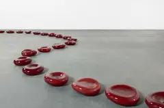 Kiki Smith, Bloodline, 1994, Jeweils: mundgeblasenes Glas