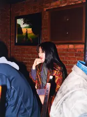 Girl in Bar, Tokyo. Aus der Serie: Empty Heaven by Paul Graham, 1995, C-Print, sold Jun 2021