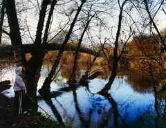 Tom Hunter, Gangland Execution (Boys find man's body in the river), 2004, Lambda Print