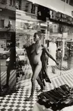 Dorris Haron Kasco, Ohne Titel (2-teilig). Aus: Les fous d'Abidjan, 2002, Jeweils: Gelatinesilberabzug