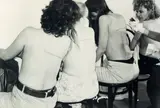 Santiago Sierra, Ohne Titel (Linea de 160cm tatuada sobre cuatro personas remuneradas), 2000, C-Print