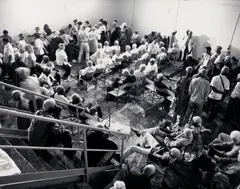 Ohne Titel (133 Personas remuneradas para tenir su pelo de rubio) by Santiago Sierra, 2001, C-Print, sold Jun 2021