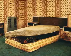 Taryn Simon, Larry Mayes, Scene of Arrest, The Royal Inn, Gary, Indiana. Police found Mayes hiding beneath a mattress in this room. Served 18,5 years of an 80-year sentence for rape, robbery and unlawful, 2002, C-Print