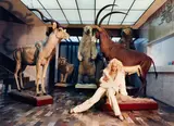 Daniela Rossell, Ohne Titel (Janita in her father' s office, Monterrey, Mexico), 2000, C-Print