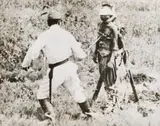 Sword practise, China by Unbekannter Fotograf, 1937, Vintage. Gelatinesilberabzug (Pressefoto), sold Jun 2021