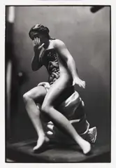 "Seated Anatomical Model" by Zoe Leonard, 1991/92, Gelatinesilberabzug, sold Jun 2022
