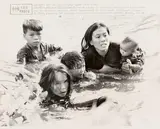 Kyōichi Sawada, Flee to Safety (Vietnam Refugees), 1965. Abzug von 1973, Gelantinesilberabzug